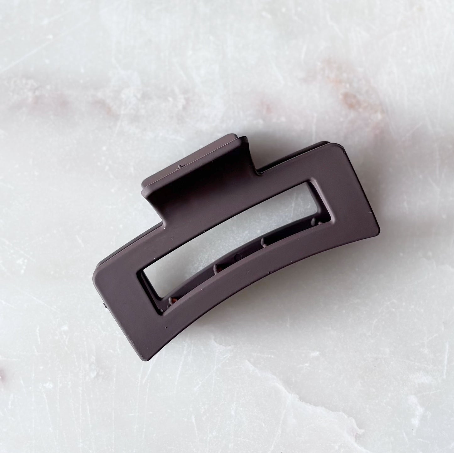 Large Cutout Claw Clip - Chocolate