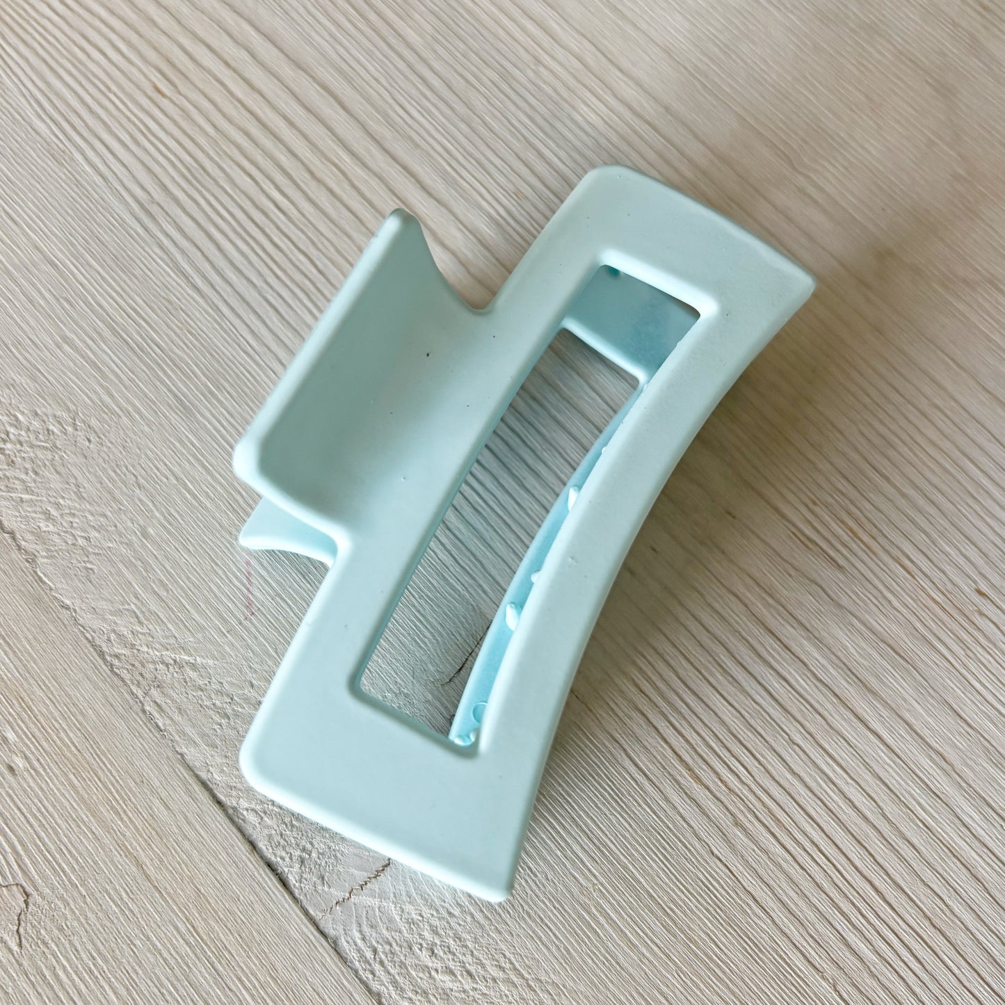 Large Cutout Claw Clip - Baby Blue