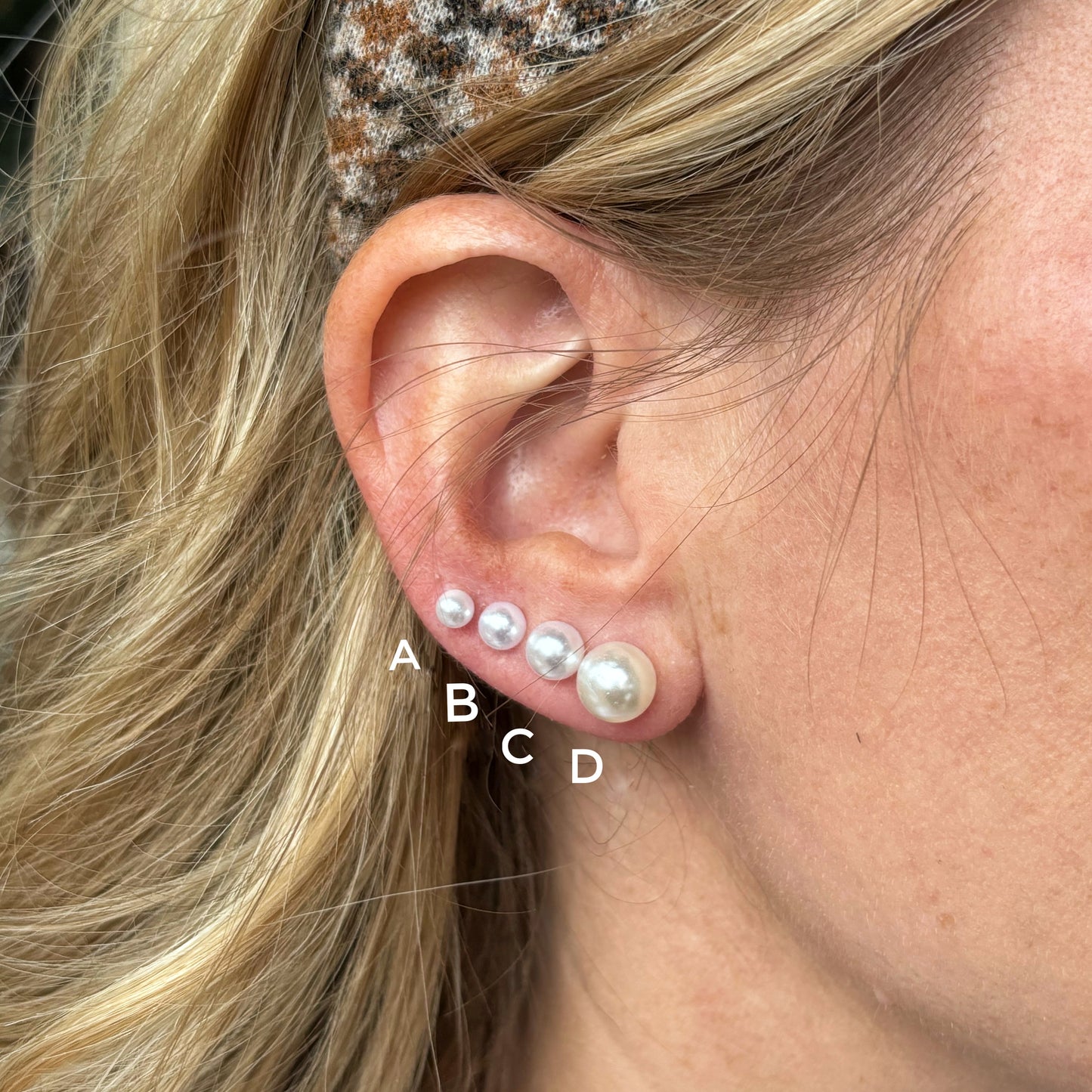 Stud Earrings - Pearl