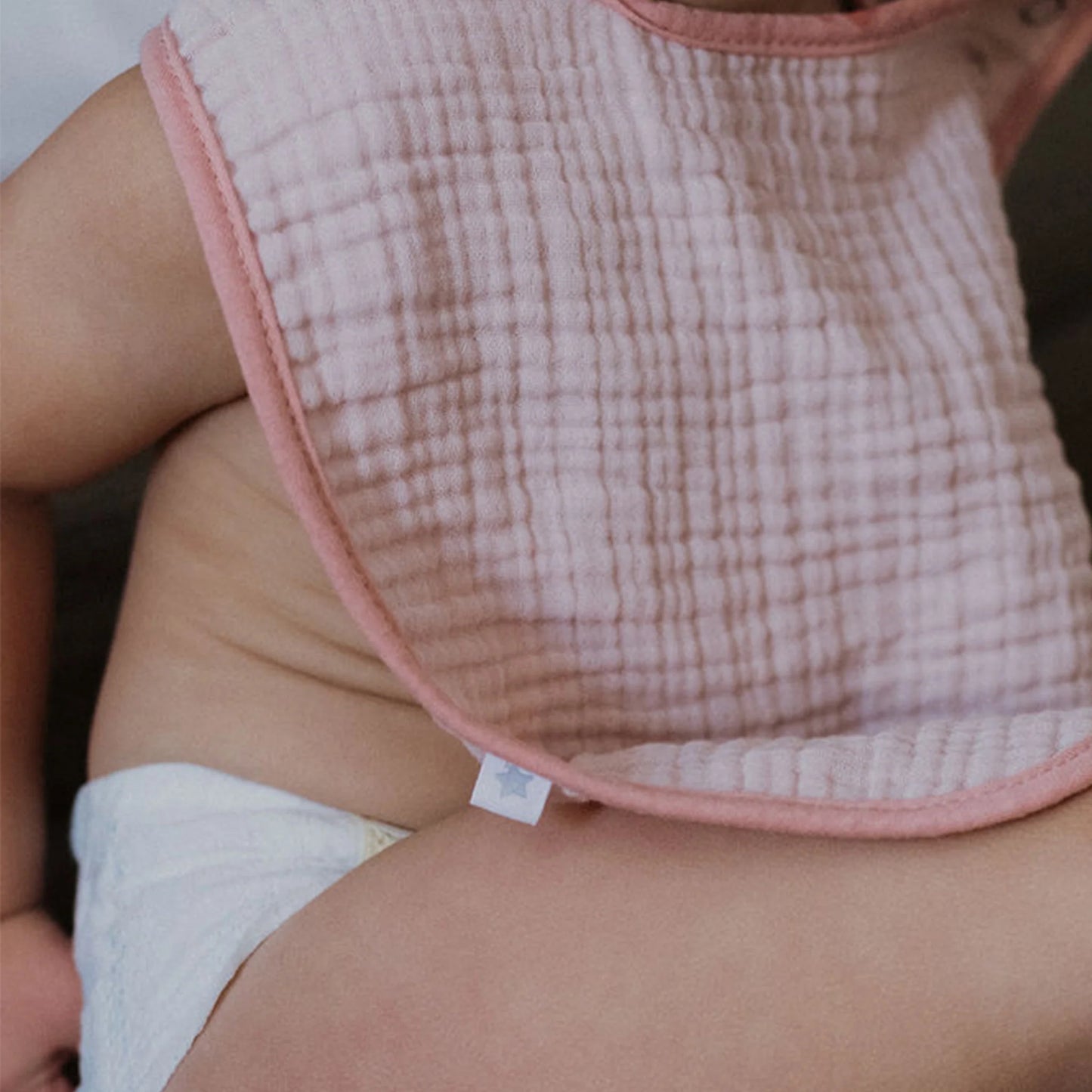 Crinkle Bib - Seashell