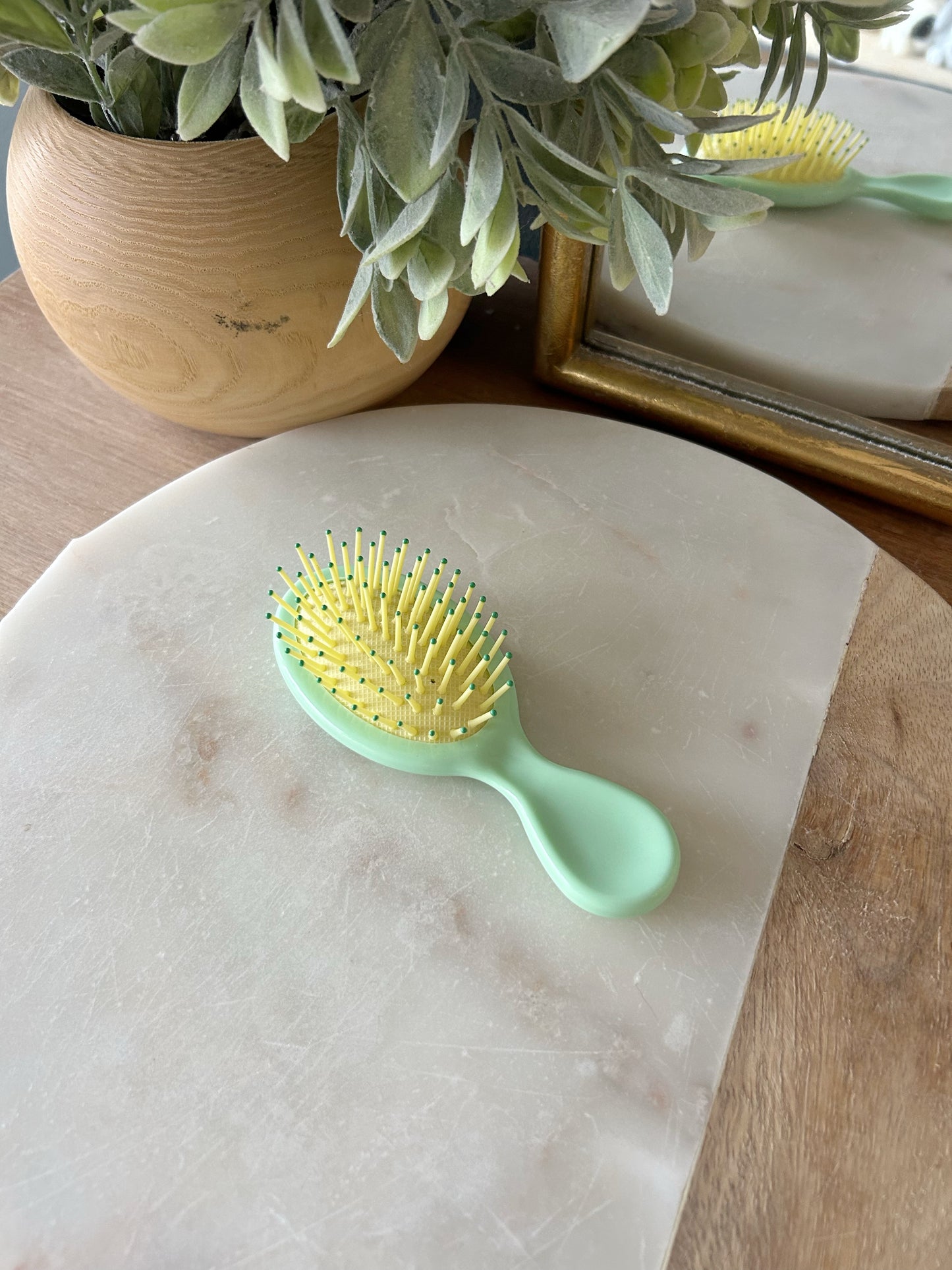 Mini Cushion Brush - Green + Yellow